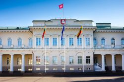 La residenza del Presidente della Lituania a Vilnius. Il Palazzo presidenziale è originario del 15° secolo, ma ha avuto numerose ristrutturazioni nei secoli successivi - © Birute ...