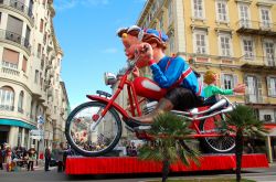 Sfilata di carri allegorici al carnevale di Nizza - © MagSpace / Shutterstock.com 