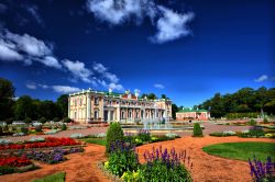 Il Palazzo Kadriorg di Tallinn si chiamava, in origine, Catherinethal, cioè la Valle di Caterina. In stile barocco, realizzato per volere di caterina I di Russia, è immerso in ...