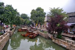 Tongli è anche detta la Venezia d'Oriente, ...