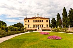 Il territorio intorno a Vicenza è costellato ...