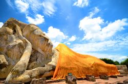 Wat Lokayasutharam Ayutthaya, Thailandia: la ...