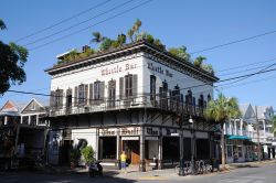 The Bull and Whistle Bar a Key West, Florida - Storico locale di Key West, situato all'angolo fra Duval e Caroline Street, The Bull and Whistle Bar è l'ultimo dei vecchi bar all'aperto ...