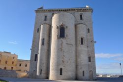 Abside della cattedrale di San Nicola Pellegrino a Trani, Puglia. E' una preziosa testimonianza di architettura romanica - © Pier Giorgio Carloni / Shutterstock.com