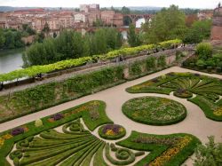 I giardini del Palais de la Berbie ad Albi (Francia) in autunno.