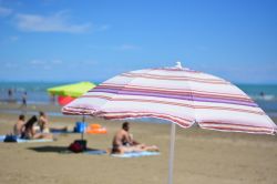 Albinia (Toscana): la spiaggia libera sul mare limpido del Tirreno