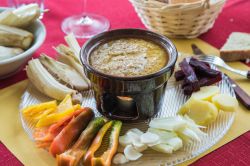 Andezeno, Piemonte: la sagra della bagna cauda e del cardo