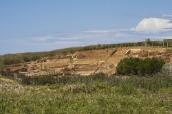 Isola di Lemnos, Grecia - Quest'isola di 476 chilometri quadrati, in gran parte collinosa ma con qualche fertile valletta, ospita importanti siti archeologici in cui si possono ammirare ...