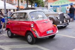 Auto d'epoca a Gambettola durante la famosa Mostrascambio che si svolge a settembre e a maggio - © ermess / Shutterstock.com