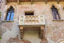 Balcone di Romeo e Giulietta a Verona - Uno dei ritrovi più caratteristici per entrare con pelle, cuore e soprattutto occhi, nella più famosa tra le tragedie di Shakespeare. Il ...