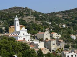 Il borgo di Corbara, uno dei gioielli della Balagne, nel nord della Corsica - © Yoann MORIN / Shutterstock.com