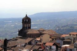 Il borgo di Sant Alfio sul versante est del vulcano Etna