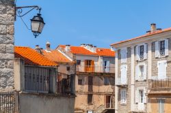 Case nel centro storico di Sartène, cittadina di 3600 abitanti nel sud-ovest della Corsica (Francia) - foto © Shutterstock.com

