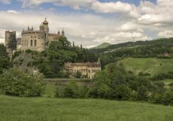 Il Castello della Rocchetta Mattei fotografato da Riola di Vergato, Emilia-Romagna - © dlaurro / Shutterstock.com