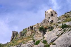 Il Castello di Amantea in Calabria - © LianeM / Shutterstock.com