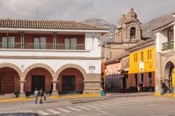 Scorcio panoramico del centro di Ayacucho, Perù ...