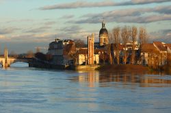 Chalon-sur-Saône diventò, nell'Ottocento, un importante polo industriale della Francia, favorito dai collegamenti fluviali con il resto del paese - foto © Natursports / ...