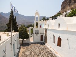 La chiesa di San Michele Arcangelo a Megalo Horio, isola di Tilos, Grecia.



