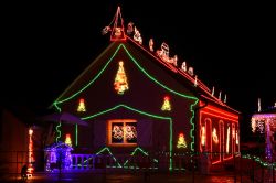 Decorazioni natalizie nel centro di Chalon-sur-Saône (Borgogna, Francia) - foto © Natursports / Shutterstock.com