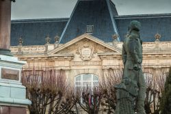 Dettagli architettonici del Palazzo di Giustizia di Belfort, Francia, in una giornata invernale - © Pierre-Olivier / Shutterstock.com