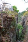 Dirupo, El Tepozteco: per raggiungere la piramide si scala la montagna con un sentiero molto ripido. Il dislivello dal paese sottostante è di circa 400 metri e si percorre in circa ...