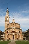 El Laboral, università di Gijon, Spagna. Basata sul Partenone, si presenta con una torre ispirata alla Giralda alta 117 metri.
