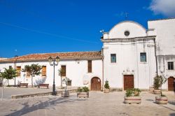 L'ex convento di San Francesco a Ischitella, Puglia. In origine questo luogo sorgeva su una piccola cappella che venne donata al santo recatosi in pellegrinaggio sul Gargano da parte di ...