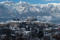 La città murata di Feltre dopo una copiosa ...