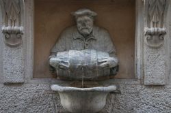 Fontana del Facchino a Roma - © NoyanYalcin / Shutterstock.com