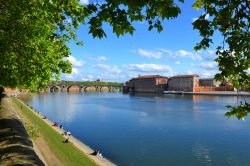 Il fiume Garonne attraversa la città di Tolosa (Toulouse)  nella regione dell'Occitania, sud-ovest della Francia.
