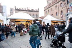 Gente a Cioccoshow in Piazza Maggiore, Bologna, ...