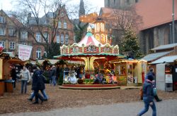 Una giostra per bimbi nel mercatino di Natale di Flensburg, Germania - © Kim Christensen / Shutterstock.com