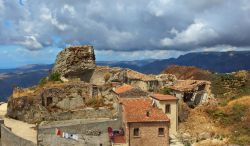 I resti del Castello di Bova Superiore in Calabria
