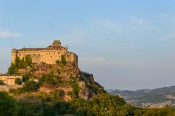 Il castello di Bardi è conosciuto anche ...