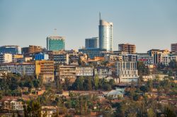 Il centro di Kigali, Ruanda: capitale e località più popolosa del paese, è considerata la città più pulita d'Africa.

