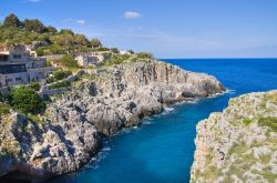 Il Ciolo, il piccolo fiordo sulla costa rocciosa di Santa Maria di Leuca (Puglia).
