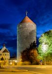 Il Donatsturm di Freiberg fotografato di sera, Germania. Questa costruzione alta 35 metri e con diametro esterno di poco più di 14 metri, venne realizzata attorno alla metà del ...