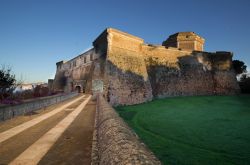 Il castello medievale di Civita Castellana, Lazio. Forte Sangallo venne fatto costruire a partire dal 1499 da papa Alessandro VI° nell'ambito del rafforzamento delle fortificazioni dei ...