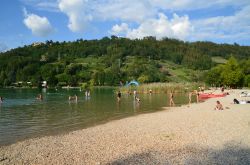 Il lago balneabile di Caldonazzo in Trentino, siamo in Valsugana - © lidialongobardi77 / Shutterstock.com