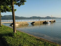 Il molo di San Feliciano sul Lago Trasimeno in Umbria