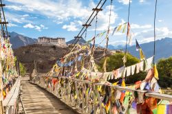 Il monastero di Hemis in Ladakh, nel nord dell'India, nello stato di Jammu e Kashmir. Quasi nascosto in mezzo ai monti, lo si raggiune dopo una salita; è il più grande del ...