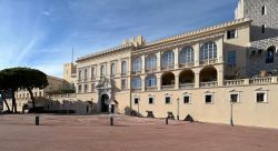 Il Palais princier (Palazzo dei principi) nel principato di  Monaco Il Palais princier nel principato di Monaco Il Palais princier nel principato di Monaco - © Benoît Prieur / Wikimedia ...