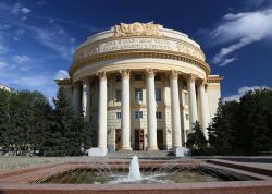 Il Palazzo della Cultura dei Sindacati a Volgograd, Russia. Questa località, che si estende per circa 70 chilometri lungo il lato ovest del fiume Volga, è un importante centro ...