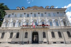 Il Palazzo Municipale di Domodossola, Piemonte, in una giornata di sole.
