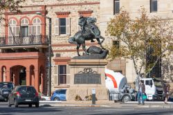 Il South African War Memorial di Adelaide all'angolo fra North Terrace e King William Street (Australia) - © Steven Giles / Shutterstock.com