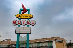 L'insegna del Lorraine Motel al National Civil Rights Museum di Memphis, Tennessee: qui, nell'aprile del 1968, venne ucciso a colpi di pistola Martin Luther King, leader del movimento ...