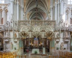 Interno della chiesa di Sainte-Madeleine a Troyes, Francia: costruita nel XII° secolo (è la più vecchia della città), è stata più volte rimaneggiata nel ...