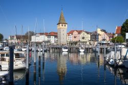 La baia e la marina di Lindau sul Lago di Costanza in Germania.