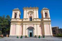 La basilica del Santo Sepolcro a Acquapendente, Lazio. L'edificio di culto, costruito in stile romanico, appartiene all'ordine benedettino. Nel corso dei secoli è stata sottoposta ...