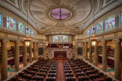 La Camera dei Rappresentanti al Campidoglio di Jefferson City, Missouri: di grande pregio sono le vetrate istoriate e le colonne in marmo con capitelli decorati - © Nagel Photography / ...